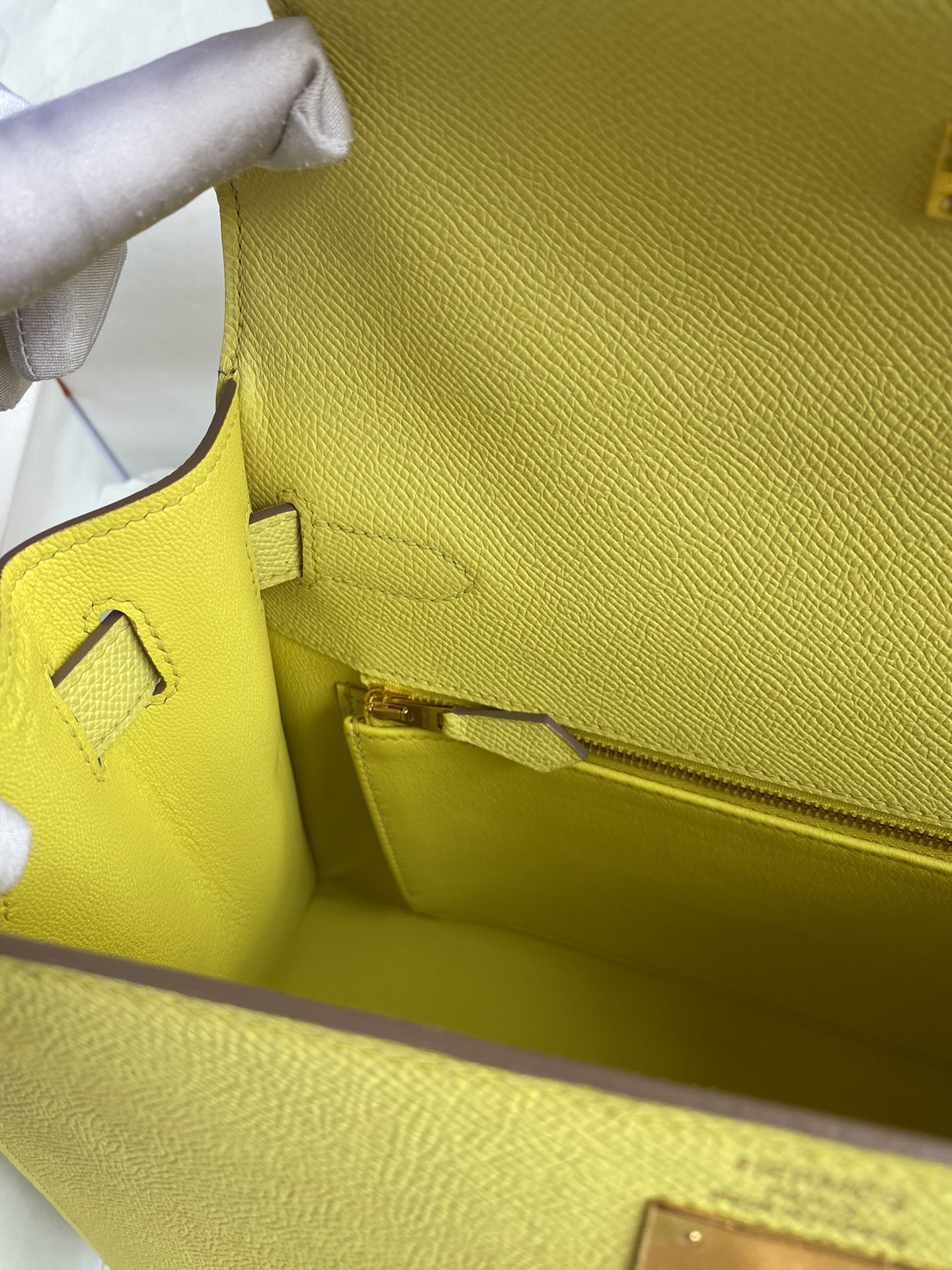 Hermes Kelly 28cm Handbag Shoulder Bag in Jaune Poussin Epsom Leather